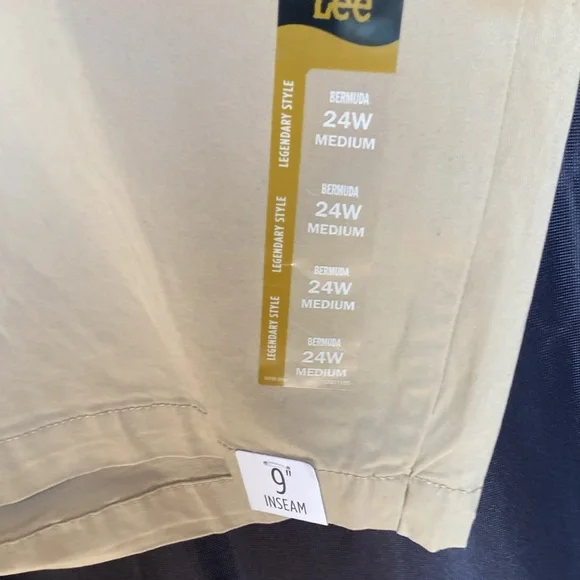 Lee Bermuda short regular fit midrise with 9 in inseam safari tan 24W - Picture 13 of 17